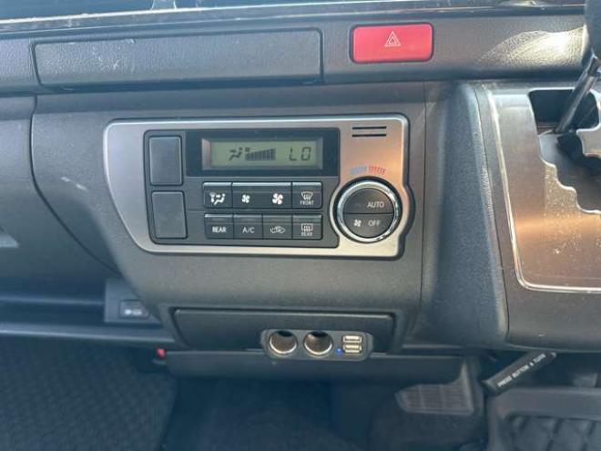 ハイエースバン2.7 スーパーGL ダークプライム ワイド ミドルルーフ ロングボディ 4WD　Pスタート スマートキー 両側スライドドア　LEDヘッドライト Fフォグ ハーフレザーシート 100V ベンチシート　ベッドキット リアクーラー ヒーター ステアリングスイッチ ディスプレイオーディオ　Bluetooth 2700