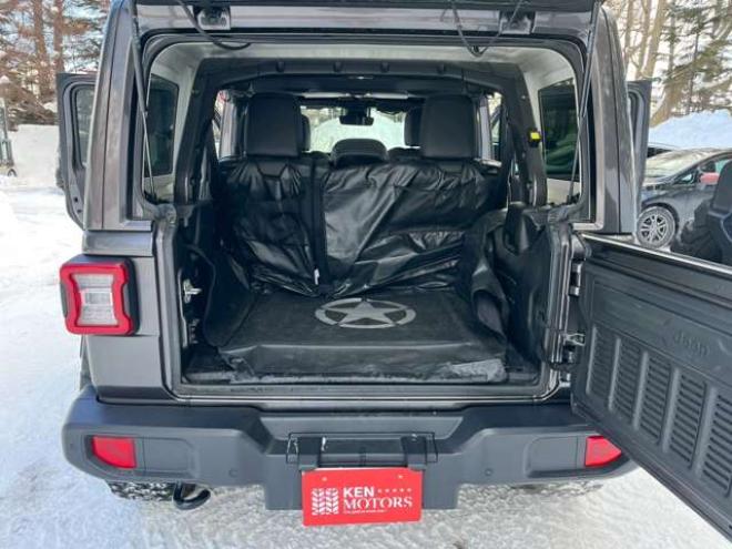 ラングラーアンリミテッド サハラ 3.6L 4WD　グラナイトグレー　エアコン　クルコン　パワステ　パワーウィンドウ　フロントカメラ　バックカメラ　キーレスエントリー　アルミホイール　ABS　横滑り防止装置　盗難防止装置　フルセグTV 正規輸入車 3600