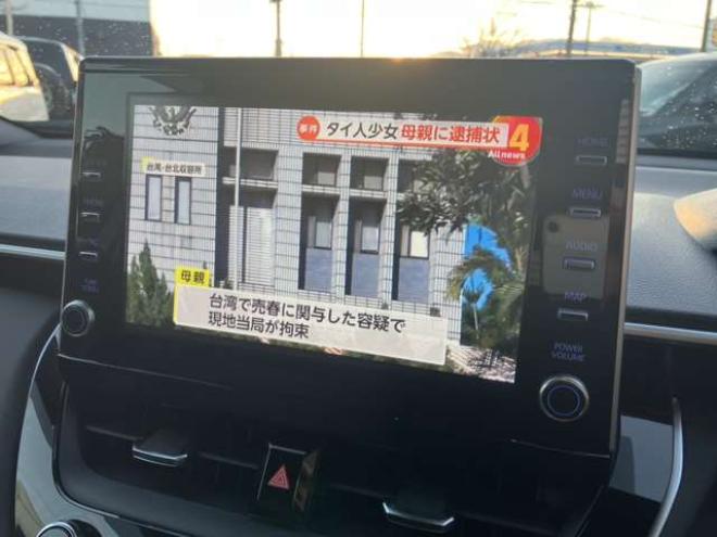 カローラクロス1.8 ハイブリッド Z E-Four 4WD　モデリスタエアロ　電動シート　電動リアゲート　バックカメラ　ETC　フルセグTV　パワステ　パワーウィンドウ　ABS　クルーズコントロール　アルミホイール　盗難防止装置　横滑り防止装置　ルーフレール 1800