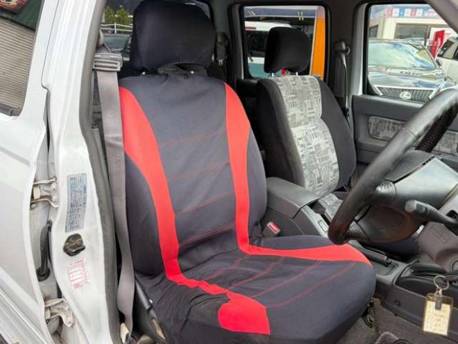 ダットサン2.4 AXリミテッド ダブルキャブ 4WD　ハードトノカバー　車検9年6　オートマ 2400