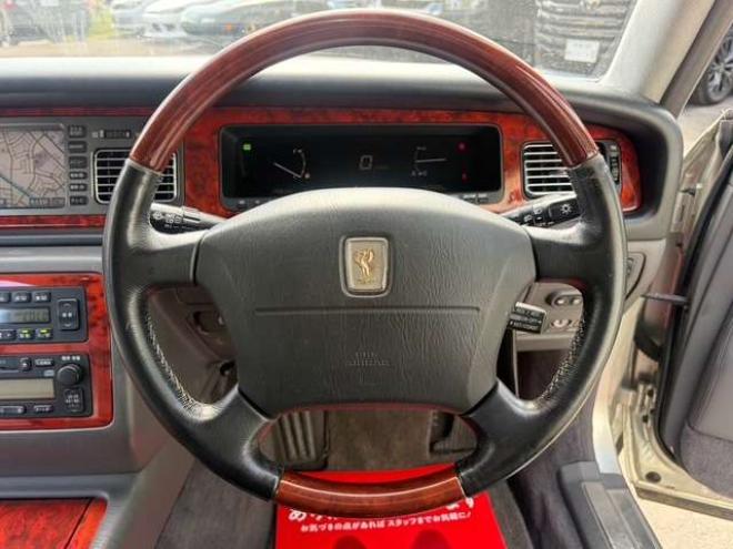 センチュリー5.0　本革シート　全席シートヒーター　後席リフレッシング機能純正アルミ　純正ナビ 2WD 5000