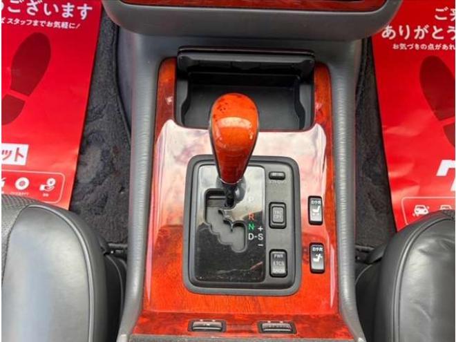 センチュリー5.0　本革シート　全席シートヒーター　後席リフレッシング機能純正アルミ　純正ナビ 2WD 5000