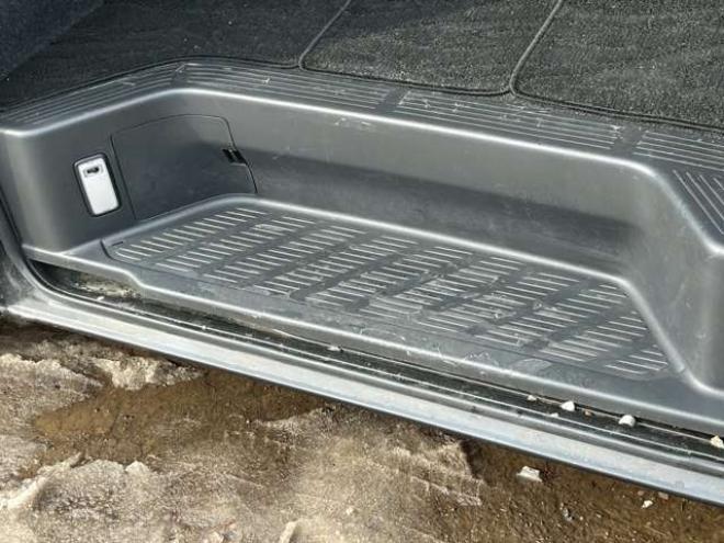 ハイエース2.7 GL ロング ミドルルーフ 4WD　10人乗り　パワステ　パワーウィンドウ　エアコン　社外ナビ　後席モニター　キーレスエントリー　片側スライドドア　盗難防止装置　フロントモデリスタ 2700