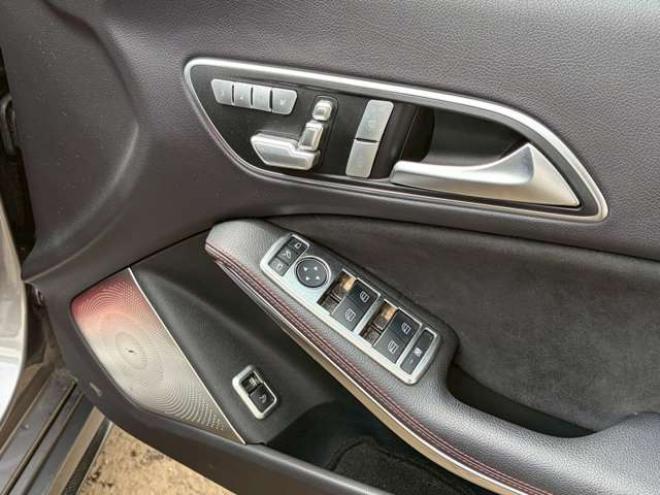 ベンツCLAクラス CLA250 4マチック 4WD　ナビ　バックカメラ　ETC　キーレスエントリー　シートヒーター　エアコン　クルーズコントロール　ABS　盗難防止装置　パワステ　パワーウィンドウ　横滑防止装置　パーキングアシスト　アイドリングストップ 正規輸入車 2000