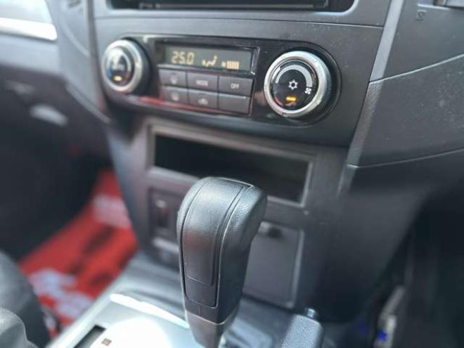パジェロ3.2 ロング GR ディーゼルターボ 4WD　リフトアップ(ジャオス)　パワステ　パワーウィンドウ　社外ナビ　バックカメラ　純正アルミホイール　ETC　シートヒーター　3列シート　横滑り防止装置　盗難防止装置　ABS　キーレスエントリー 3200