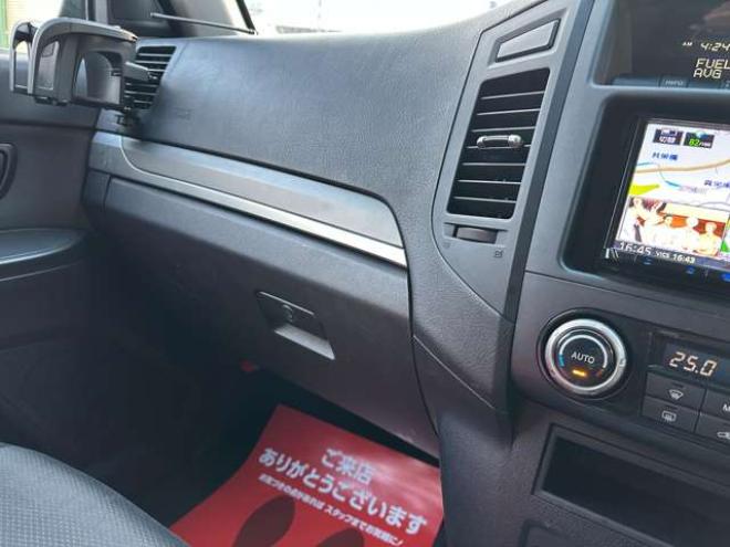 パジェロ3.2 ロング GR ディーゼルターボ 4WD　リフトアップ(ジャオス)　パワステ　パワーウィンドウ　社外ナビ　バックカメラ　純正アルミホイール　ETC　シートヒーター　3列シート　横滑り防止装置　盗難防止装置　ABS　キーレスエントリー 3200