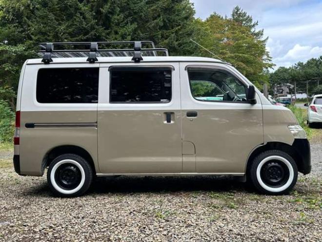 タウンエースバン1.5 GL 4WD　ベージュツートン全塗装済　ストラーダナビTV　バックカメラ　LEDヘッドライト　純正デフロック　リアヒーター　寒冷地仕様　ブラウンレザー調シートカバー　ルーフラック 1500