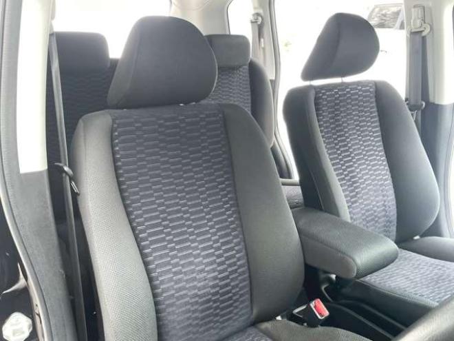 クロスロード2.0 20X HIDエディション 4WD　パワステ　パワーウィンドウ　アルミホイール　エアコン　ABS　バックカメラ　キーレスエントリー　3列シート　盗難防止装置　横滑り防止装置　ディスチャージドランプ　全塗装済 2000