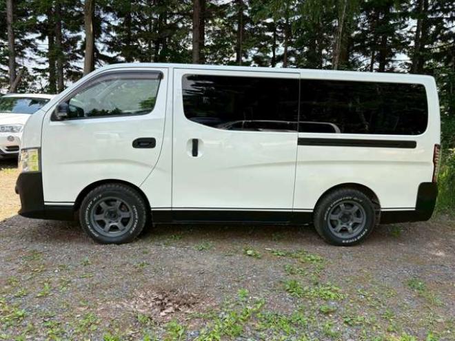 キャラバンNV350 2.5 プレミアムGX ロングボディ ディーゼルターボ 4WD　社外11インチナビ　バックカメラ　エンジンスターター　ETC　ワンオーナー　左側電動スライドドア　社外アルミ　パワーウィンドウ　パワステ　後席モニター　ABS　キーレスエントリー　衝突被害軽減ブレーキ 2500