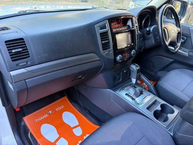 パジェロ3.2 ロング エクシード ディーゼルターボ 4WD　社外ナビバックカメラ地デジ　シートヒーター　クルーズコントロール 3200