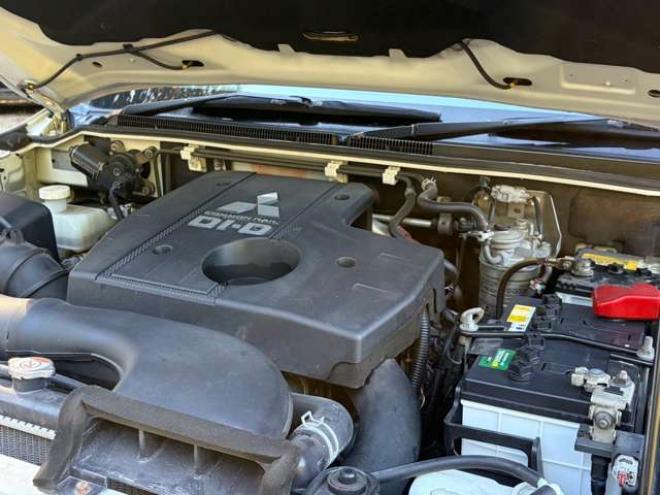 パジェロ3.2 ロング エクシード ディーゼルターボ 4WD　社外ナビバックカメラ地デジ　シートヒーター　クルーズコントロール 3200