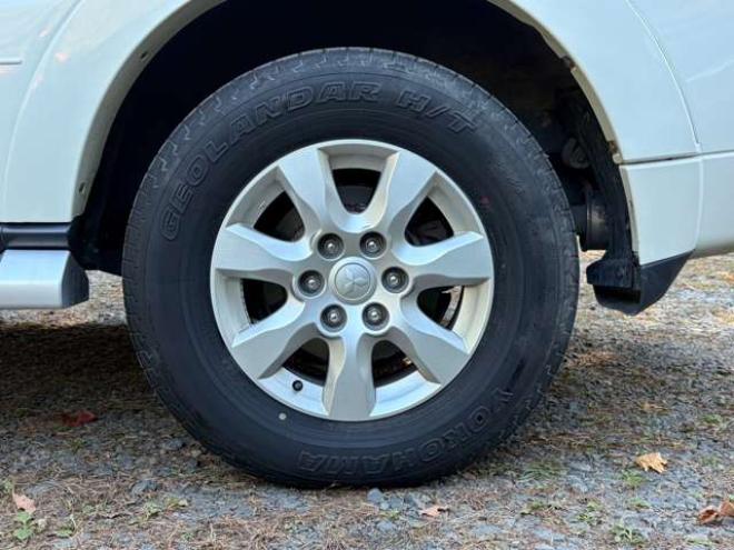 パジェロ3.2 ロング エクシード ディーゼルターボ 4WD　社外ナビバックカメラ地デジ　シートヒーター　クルーズコントロール 3200