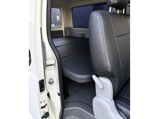 ハイエースバン7型フェイス スーパーGLディーゼルターボ 本州車寒冷地仕様 ナビTVバックカメラ 両側スライドドア リアヒータークーラー 16インチアルミスタッドレス レザーシート ベッドキット 車検付 12ヶ月点検整備済 保証付！ 4WD 3000 5Dr