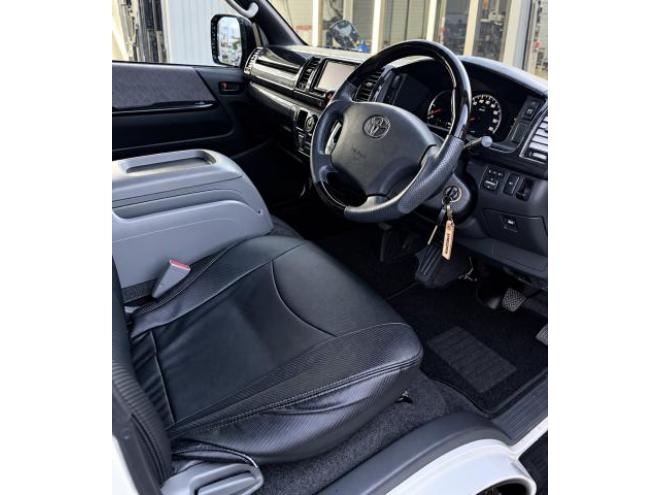 ハイエースバン7型フェイス スーパーGLディーゼルターボ 本州車寒冷地仕様 ナビTVバックカメラ 両側スライドドア リアヒータークーラー 16インチアルミスタッドレス レザーシート ベッドキット 車検付 12ヶ月点検整備済 保証付！ 4WD 3000 5Dr