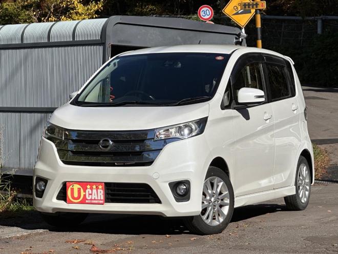 デイズ4WD ハイウェイスターX  Vセレクション　セーフティII  衝突軽減ブレーキ　横滑り防止　フルセグナビテレビ　アラウンドビュー　バックカメラ　Bluetooth シートヒーター 4WD 660 5Dr