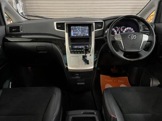 ヴェルファイア２．４Ｚ　ゴールデンアイズII　本州仕入　ワンオーナー　最終後期型　禁煙車　純正ブラックハーフレザーシート　ストラーダナビ　地デジ　ＤＶＤ再生　Ｂｌｕｅｔｏｏｔｈ　リアフリップダウンモニター　両側パワースライドドア　パワーバックドア 4WD 2400 5Dr