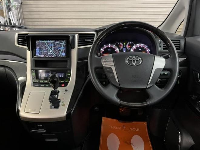 ヴェルファイア２．４Ｚ　ゴールデンアイズII　本州仕入　ワンオーナー　最終後期型　禁煙車　純正ブラックハーフレザーシート　ストラーダナビ　地デジ　ＤＶＤ再生　Ｂｌｕｅｔｏｏｔｈ　リアフリップダウンモニター　両側パワースライドドア　パワーバックドア 4WD 2400 5Dr