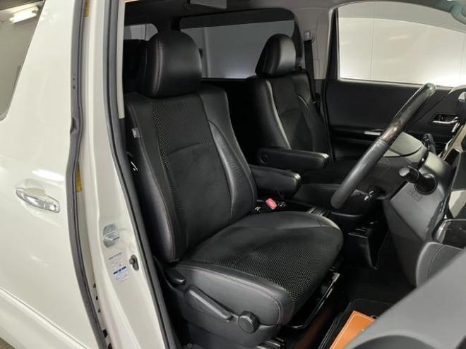 ヴェルファイア２．４Ｚ　ゴールデンアイズII　本州仕入　ワンオーナー　最終後期型　禁煙車　純正ブラックハーフレザーシート　ストラーダナビ　地デジ　ＤＶＤ再生　Ｂｌｕｅｔｏｏｔｈ　リアフリップダウンモニター　両側パワースライドドア　パワーバックドア 4WD 2400 5Dr