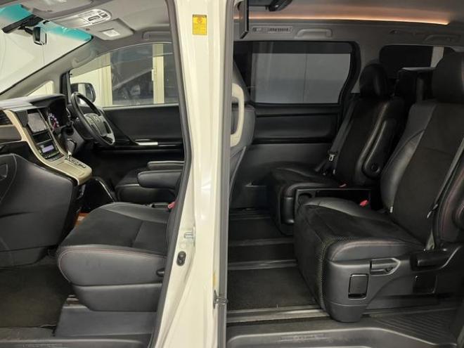 ヴェルファイア２．４Ｚ　ゴールデンアイズII　本州仕入　ワンオーナー　最終後期型　禁煙車　純正ブラックハーフレザーシート　ストラーダナビ　地デジ　ＤＶＤ再生　Ｂｌｕｅｔｏｏｔｈ　リアフリップダウンモニター　両側パワースライドドア　パワーバックドア 4WD 2400 5Dr