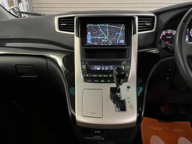 ヴェルファイア２．４Ｚ　ゴールデンアイズII　本州仕入　ワンオーナー　最終後期型　禁煙車　純正ブラックハーフレザーシート　ストラーダナビ　地デジ　ＤＶＤ再生　Ｂｌｕｅｔｏｏｔｈ　リアフリップダウンモニター　両側パワースライドドア　パワーバックドア 4WD 2400 5Dr