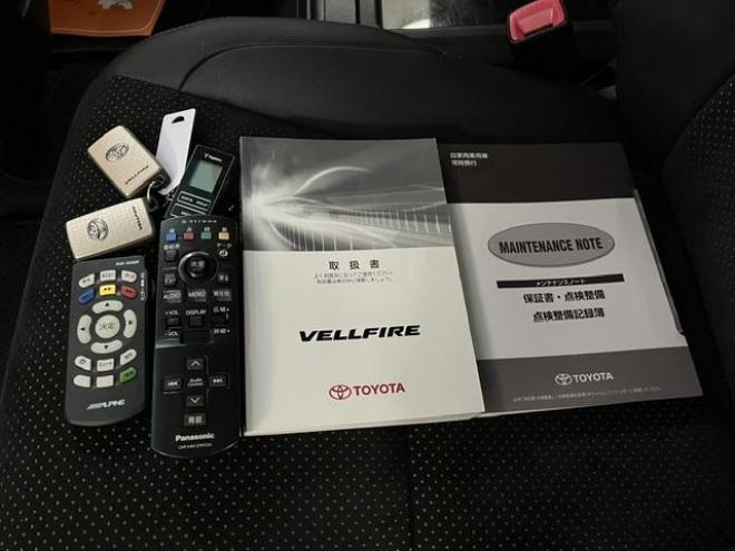 ヴェルファイア２．４Ｚ　ゴールデンアイズII　本州仕入　ワンオーナー　最終後期型　禁煙車　純正ブラックハーフレザーシート　ストラーダナビ　地デジ　ＤＶＤ再生　Ｂｌｕｅｔｏｏｔｈ　リアフリップダウンモニター　両側パワースライドドア　パワーバックドア 4WD 2400 5Dr