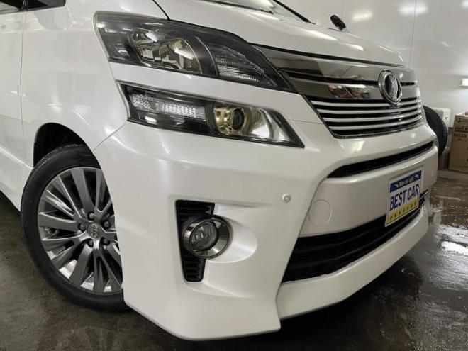 ヴェルファイア２．４Ｚ　ゴールデンアイズII　本州仕入　ワンオーナー　最終後期型　禁煙車　純正ブラックハーフレザーシート　ストラーダナビ　地デジ　ＤＶＤ再生　Ｂｌｕｅｔｏｏｔｈ　リアフリップダウンモニター　両側パワースライドドア　パワーバックドア 4WD 2400 5Dr