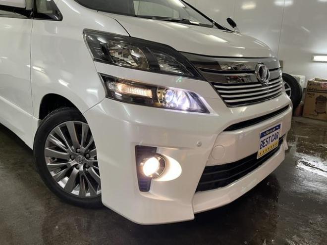 ヴェルファイア２．４Ｚ　ゴールデンアイズII　本州仕入　ワンオーナー　最終後期型　禁煙車　純正ブラックハーフレザーシート　ストラーダナビ　地デジ　ＤＶＤ再生　Ｂｌｕｅｔｏｏｔｈ　リアフリップダウンモニター　両側パワースライドドア　パワーバックドア 4WD 2400 5Dr
