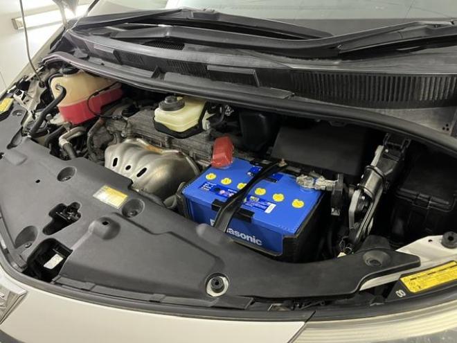 エスティマアエラス　プレミアムエディション　本州仕入　寒冷地仕様　禁煙車　両側パワースライドドア　純正ナビ　地デジ　Ｂｌｕｅｔｏｏｔｈ　バックカメラ　純正１８インチＡＷ　社外１６ＡＷ＋スタッドレスタイヤ付　ブラックレザーシートカバー　ＥＴＣ 4WD 2400 5Dr