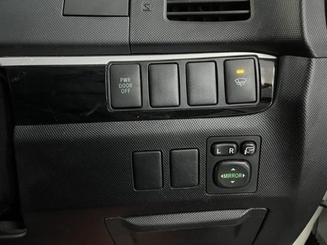 エスティマアエラス　プレミアムエディション　本州仕入　寒冷地仕様　禁煙車　両側パワースライドドア　純正ナビ　地デジ　Ｂｌｕｅｔｏｏｔｈ　バックカメラ　純正１８インチＡＷ　社外１６ＡＷ＋スタッドレスタイヤ付　ブラックレザーシートカバー　ＥＴＣ 4WD 2400 5Dr