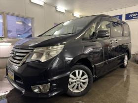 セレナ　ハイウェイスター　Ｖセレクション＋セーフティ　寒冷地仕様　禁煙車　エマージェンシーブレーキ　車線逸脱警報　両側パワースライドドア　純正１５ＡＷ　社外１５ＡＷ＋スタッドレスタイヤ付　純正ナビ　地デジ　Ｂｌｕｅｔｏｏｔｈ　リアフリップダウンモニター 4WD 2000 5Dr