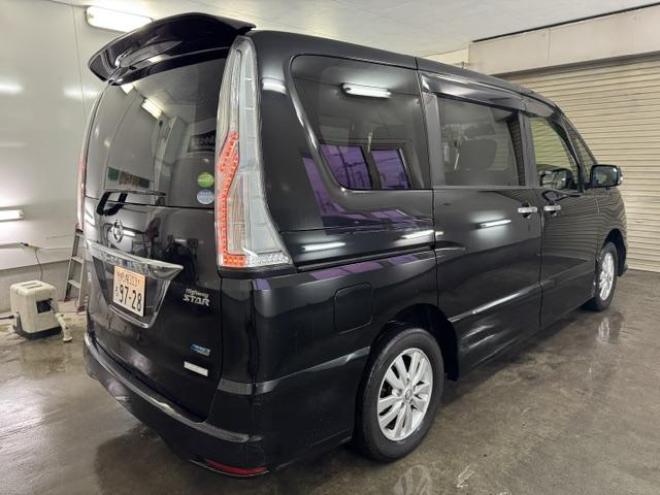 セレナハイウェイスター　Ｖセレクション＋セーフティ　寒冷地仕様　禁煙車　エマージェンシーブレーキ　車線逸脱警報　両側パワースライドドア　純正１５ＡＷ　社外１５ＡＷ＋スタッドレスタイヤ付　純正ナビ　地デジ　Ｂｌｕｅｔｏｏｔｈ　リアフリップダウンモニター 4WD 2000 5Dr