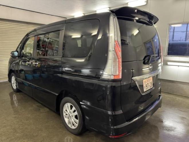 セレナハイウェイスター　Ｖセレクション＋セーフティ　寒冷地仕様　禁煙車　エマージェンシーブレーキ　車線逸脱警報　両側パワースライドドア　純正１５ＡＷ　社外１５ＡＷ＋スタッドレスタイヤ付　純正ナビ　地デジ　Ｂｌｕｅｔｏｏｔｈ　リアフリップダウンモニター 4WD 2000 5Dr