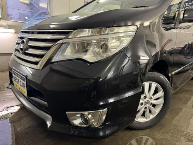 セレナハイウェイスター　Ｖセレクション＋セーフティ　寒冷地仕様　禁煙車　エマージェンシーブレーキ　車線逸脱警報　両側パワースライドドア　純正１５ＡＷ　社外１５ＡＷ＋スタッドレスタイヤ付　純正ナビ　地デジ　Ｂｌｕｅｔｏｏｔｈ　リアフリップダウンモニター 4WD 2000 5Dr