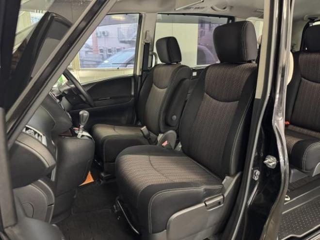 セレナハイウェイスター　Ｖセレクション＋セーフティ　寒冷地仕様　禁煙車　エマージェンシーブレーキ　車線逸脱警報　両側パワースライドドア　純正１５ＡＷ　社外１５ＡＷ＋スタッドレスタイヤ付　純正ナビ　地デジ　Ｂｌｕｅｔｏｏｔｈ　リアフリップダウンモニター 4WD 2000 5Dr