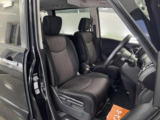 セレナハイウェイスター　Ｖセレクション＋セーフティ　寒冷地仕様　禁煙車　エマージェンシーブレーキ　車線逸脱警報　両側パワースライドドア　純正１５ＡＷ　社外１５ＡＷ＋スタッドレスタイヤ付　純正ナビ　地デジ　Ｂｌｕｅｔｏｏｔｈ　リアフリップダウンモニター 4WD 2000 5Dr