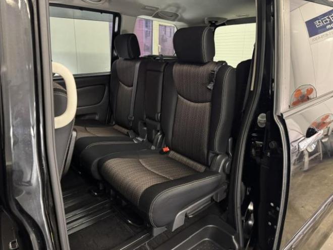セレナハイウェイスター　Ｖセレクション＋セーフティ　寒冷地仕様　禁煙車　エマージェンシーブレーキ　車線逸脱警報　両側パワースライドドア　純正１５ＡＷ　社外１５ＡＷ＋スタッドレスタイヤ付　純正ナビ　地デジ　Ｂｌｕｅｔｏｏｔｈ　リアフリップダウンモニター 4WD 2000 5Dr