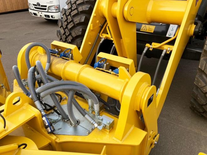 ホイールローダコマツ　未使用　WA100-8　