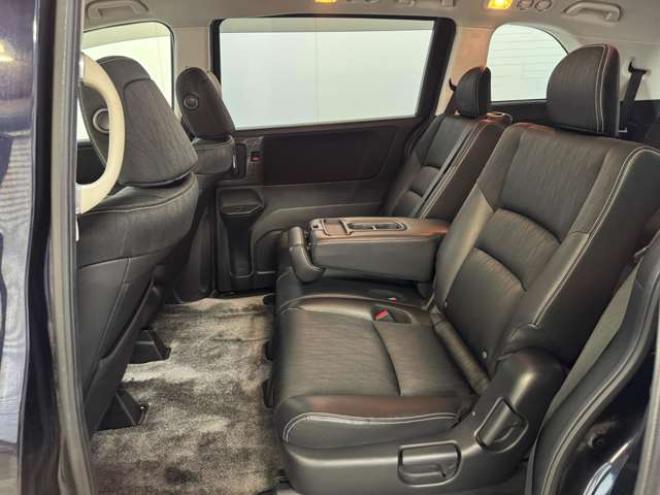 オデッセイ2.4 アブソルート 4WD　ナビ　TV　Bカメラ　Bluetooth　Pスライド 2400