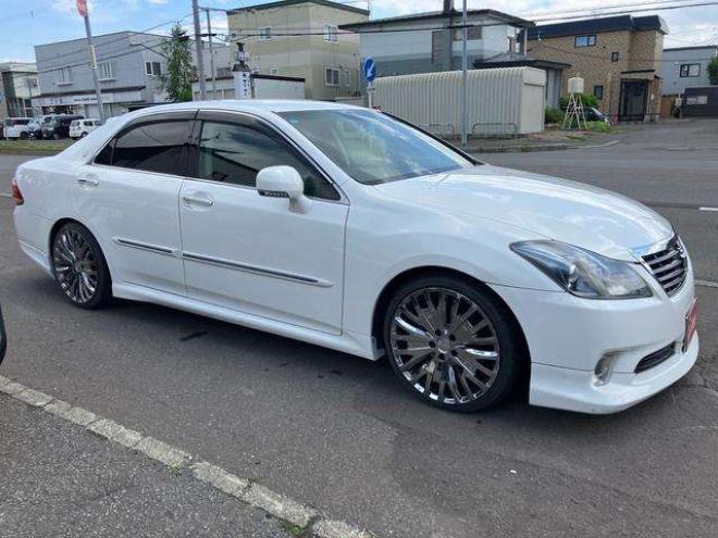 クラウンアスリート 2.5 i-Four 4WD　ロイヤルサルーン仕様　革シート　社外アルミ　スマートキー　シートヒーター　パワーシート　TV付ナビ　バックカメラ　ABS　オートクルーズコントロール 2500