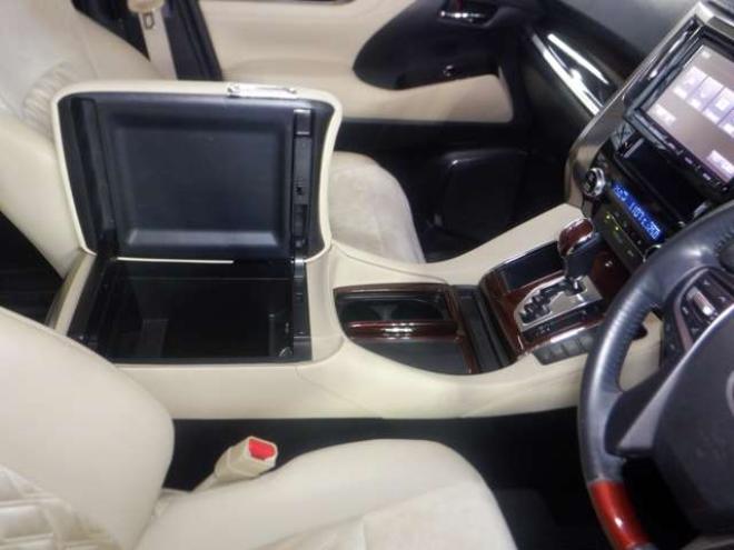 ヴェルファイアハイブリッド 2.5 V E-Four 4WD　本州仕入・ナビ・TV・B/T・フロントカメラ・バックカメラ・両側電動・ハーフレザーシート・LEDヘッドライト・メモリー付き電動シート・スマートキー・プッシュスタート・クルコン・クリアランスソナー・ETC 2500