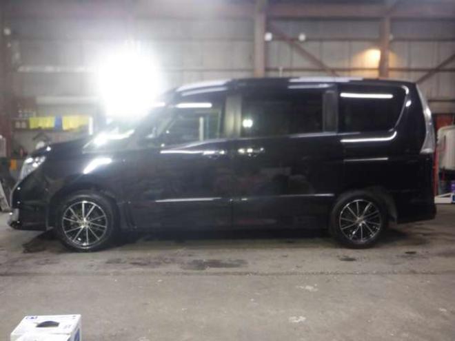 セレナ2.0 ハイウェイスター 4WD　ナビ・TV・Bカメラ・B/T・両側電動・LEDヘッドライト・フリップダウンモニター・後期型・インテリキー・プッシュスタート・クルコン・アイドリングストップ・純正エンスタ・フルフラットシート・ト・寒冷地仕様 2000