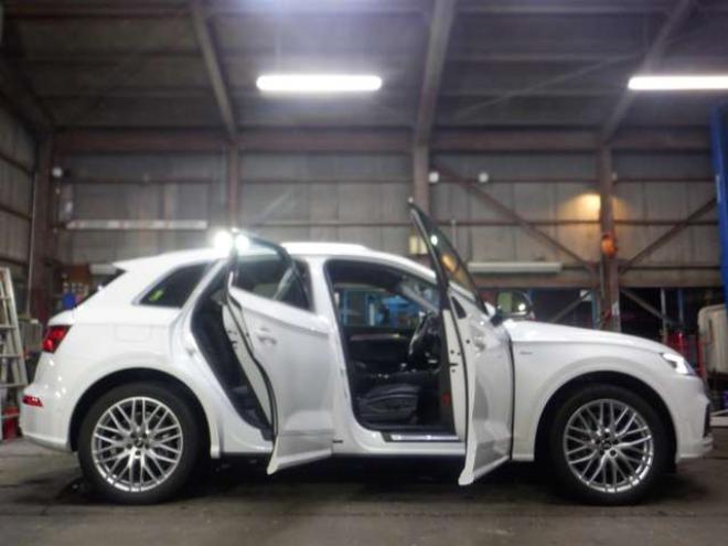 アウディQ5 2.0 TFSI クワトロ スポーツ ラグジュアリーパッケージ 4WD　本州仕入・Sライン・エクステリアパッケージ・ナビ・TV・B/T・全方位カメラ・革シート・電動シート・電動リアゲート・シートヒーター・LEDヘッドライト・バーチャルコックピット・ETC・ACC・ルーフレール 2000