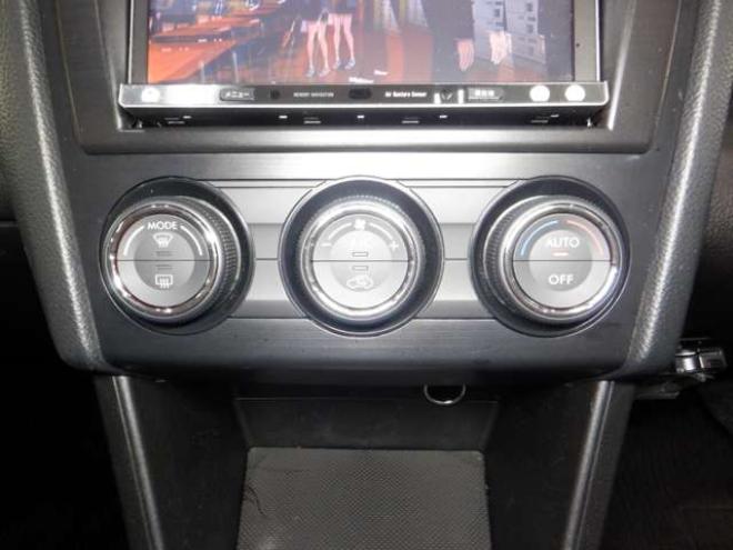 インプレッサスポーツ 1.6 i-L 4WD　ナビ・TV・B/T・Bカメラ・アイドリングストップ・スマートキー・プッシュスタート・HID・ヘッドライトウォッシャー・ETC・フォグランプ・オートエアコン・ドアバイザー・DVD再生 1600