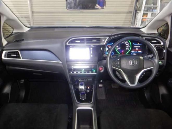 シャトル1.5 ハイブリッド 4WD　本州仕入・ナビ・TV・B/T・Bカメラ・LEDヘッドライト・スマートキー・プッシュスタート・CTBA・ビルトインETC・ワイパーデアイサー・ 1500