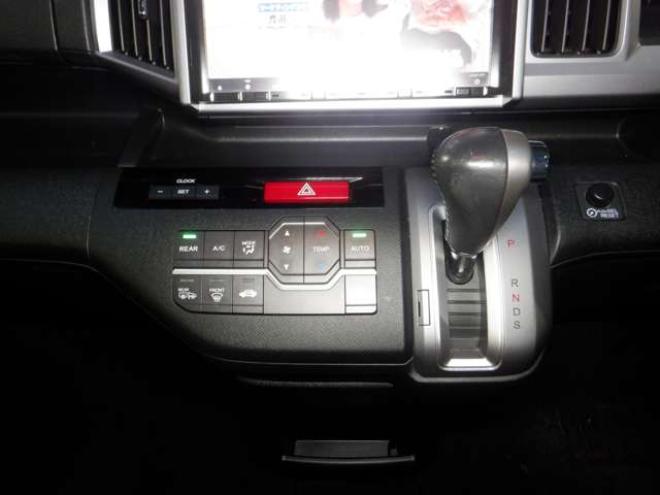 ステップワゴン2.0 スパーダ Z クールスピリット 4WD　本州仕入・後期型・ナビ・TV・Bカメラ・両側電動・スマートキー・クルコン・ETC・ワイパーデアイサー・HID・リアヒーター・フォグランプ・アイドリングストップ・フルフラットシート・パドルシフト 2000