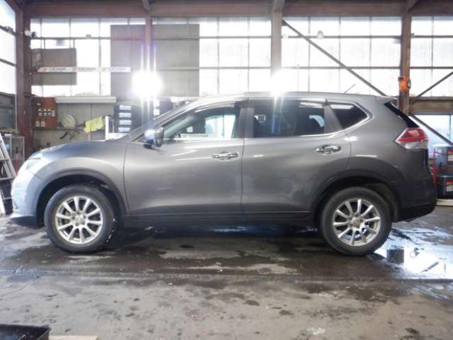 エクストレイル2.0 20S 2列車 4WD　ナビ・TV・B/T・Bカメラ・Aストップ・ライトレベライザー・ECOモード・VDC・カプロンシート・キーレス・社外AW 2000