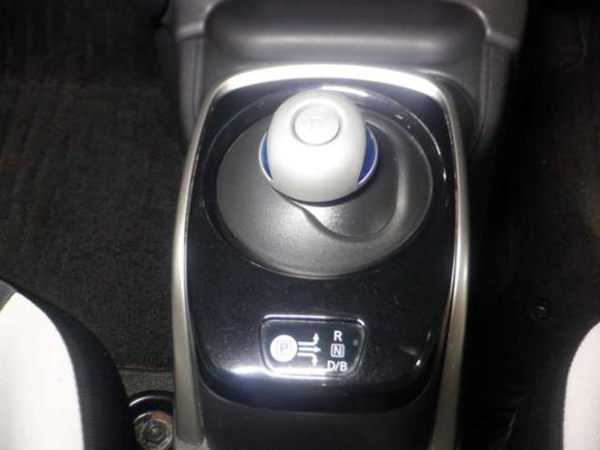 ノート1.2 e-POWER X FOUR 4WD　ナビ・TV・B/T・インテリキー・プッシュスタート・オートマチックハイビーム・寒冷地仕様・クリアランスソナー・ETC・純正AW・エマブレ・レーン逸脱・ 1200