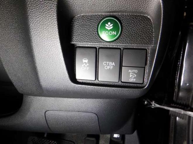 N-ONEG SSパッケージ 4WD　本州仕入れ　4WD　SDナビ　フルセグTV　バックカメラ　USB接続　前席シートヒーター　ステアリングスイッチ　HID　スマートキー　プッシュスタート　ドアバイザー 660