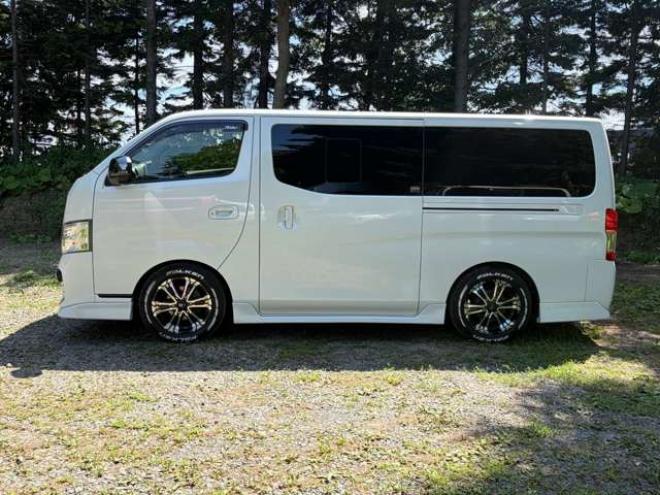 キャラバンNV350 2.5 プレミアムGX アーバンクロム ロングボディ ディーゼルターボ 4WD　ワンオーナー車オーテックエアロ　ローダウン社外ナビBカメラ地デジ　ブラインドモニター　エンジンスターター　社外17インチ 2500
