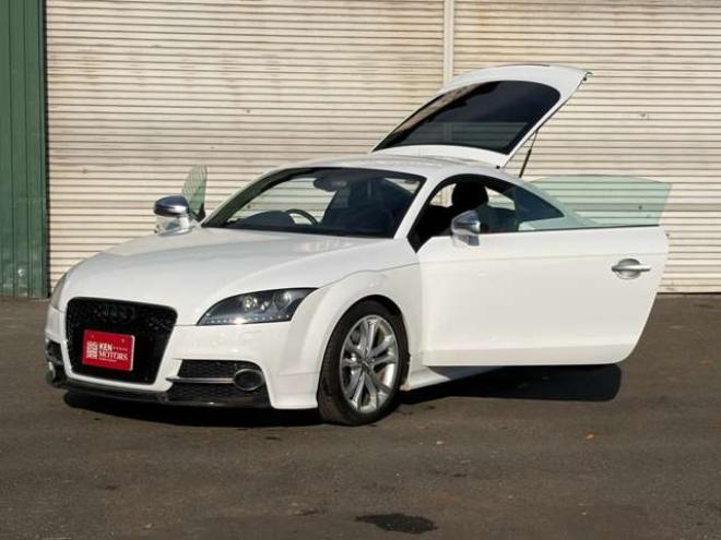 アウディTTSクーペ 2.0 4WD　ディスプレイオーディオ・キーレス・TTS 正規輸入車 2000